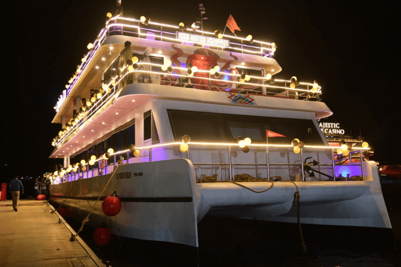 LUXURY DINNER CRUISE ADVENTURE